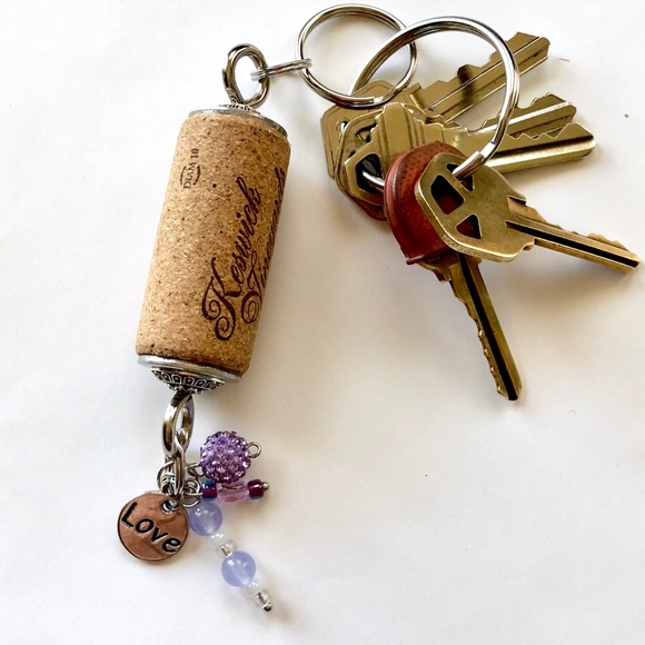 Floating Wine Cork Keychain Love - Picture 3 of 3